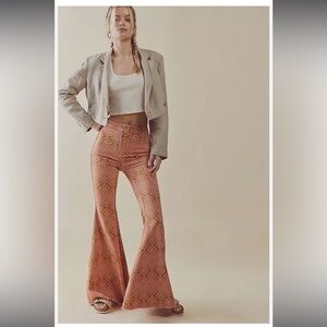 Free People Throw It Back Reversible Flare Jeans Pink Tan High Rise fits a 25